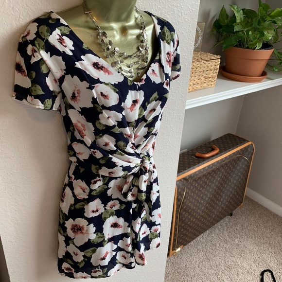 Navy Dee Elly Floral Tie Front Romper - Picture 5 of 8